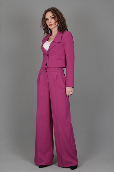 ÖNDER ÖZSOY Düşük Yaka Mini Ceket & Yüksek Bel Pileli Bol Paça Pantolon Takım-fuşya