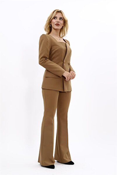 ÖNDER ÖZSOY Kare Yaka Ceket & İspanyol Paça Pantolon-Camel