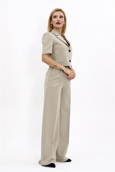 ÖNDER ÖZSOY Kısa Kollu Yakalı Mini Ceket & Yüksek Bel Bol Paça Pantolon Takım-Bambu