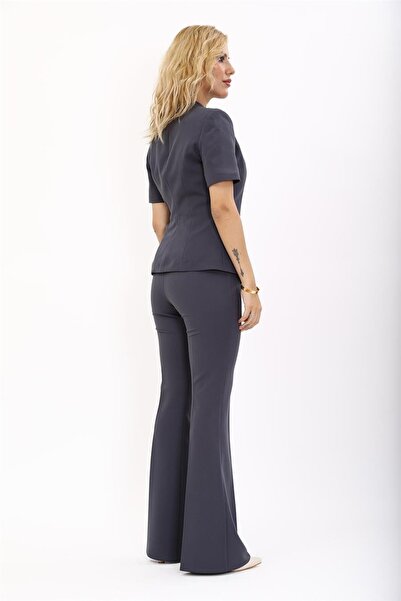 ÖNDER ÖZSOY Hakim Yaka Yandan Tokalı Çapraz Ceket & İspanyol Paça Pantolon-Füme