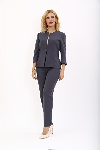 ÖNDER ÖZSOY Sıfır Yaka Düz Kısa Ceket & Dar Paça Pantolon-Füme