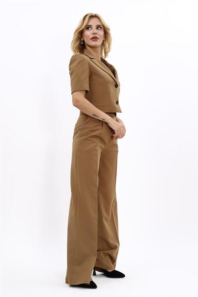 ÖNDER ÖZSOY Kısa Kollu Yakalı Mini Ceket & Yüksek Bel Bol Paça Pantolon Takım-Camel