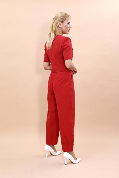 ÖNDER ÖZSOY Kısa Kollu Yakasız Mini Ceket & Pileli Bol Paça Pantolon Takım-Kırmızı