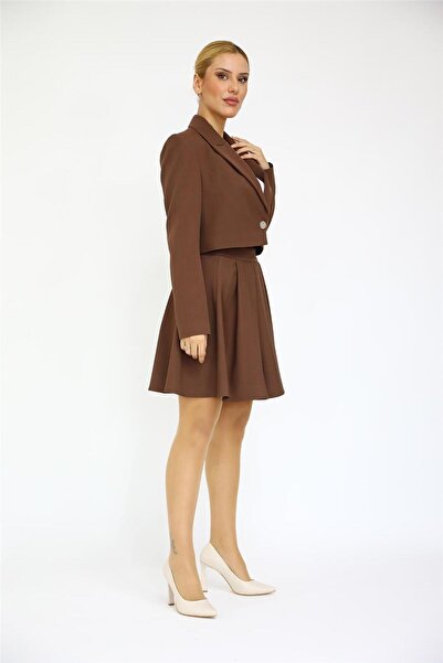 ÖNDER ÖZSOY Tek Düğme Mini Ceket & Kısa Kloş Etek Takım-Kestane