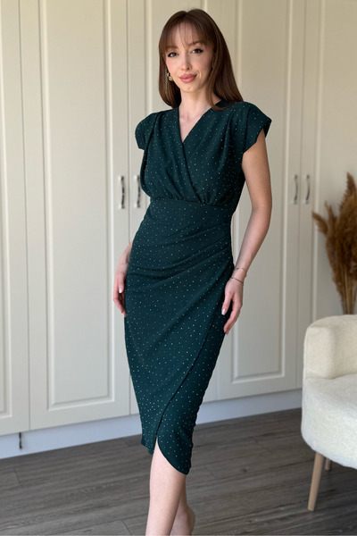 Dilay Gökoğlu Butik Φόρεμα με διπλό λαιμόκοψη και σχισμή στο μεσαίο μέρος, με πέτρες, σε σμαραγδί πράσινο χρώμα