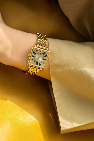 İ&A HOME Gold Square Vintage Women's Wristwatch with Coloured Numbers