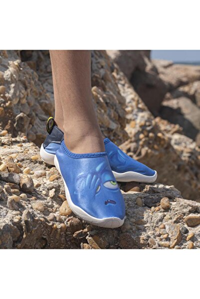 Omega Beach boot with a distinctive shape and color for children