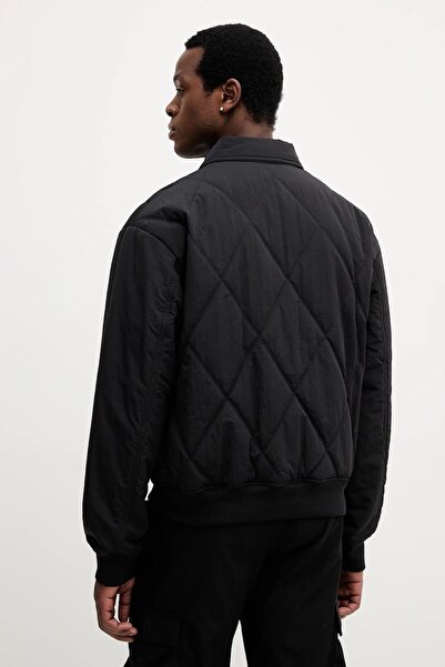 Versace Men's Shirt Collar Long Sleeve Zipper Closure Pocket Detail Black Jacket 79Gas420Cq12D-899