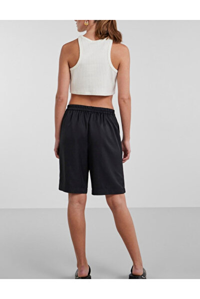 PIECES shorts, black