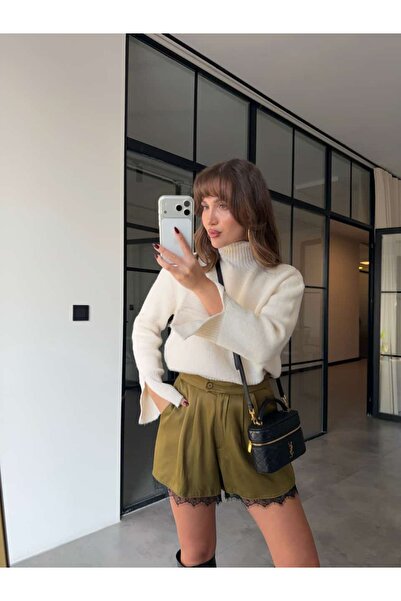 BB Bensu Buyruk DANTEL DETAYLI YEŞİL SATEN ŞORT