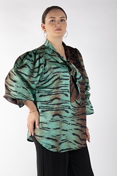 Bedrinxxl Kadın Büyük Beden Yeşil Kaplan Desenli Saten Fular Yaka Şık Bluz