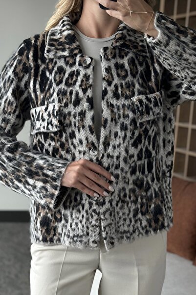 Laluvia Ζακέτα με λεοπάρ σχέδιο με πέτο πόλο σε μπεζ χρώμα - 4601