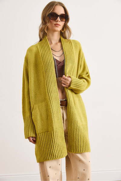 Olalook Women's Oil Green Pocket Detail Collar Detailed Soft Textured Knitwear Cardigan Hrk-19000322