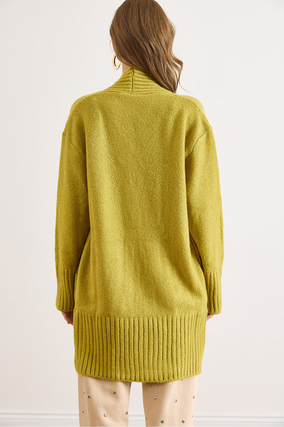 Olalook Women's Oil Green Pocket Detail Collar Detailed Soft Textured Knitwear Cardigan Hrk-19000322