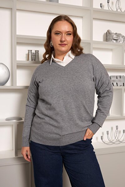 RMG Πλεκτό πουλόβερ με λαιμόκοψη σε σχήμα V σε μεγάλο μέγεθος ανθρακί