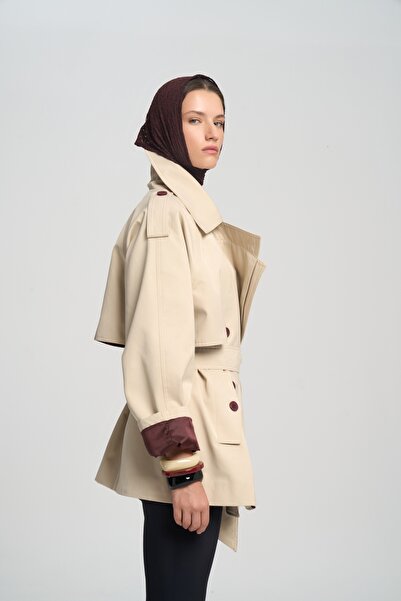 MAI STUDIOS CO. Tyra Bej Kemerli Kısa Trençkot