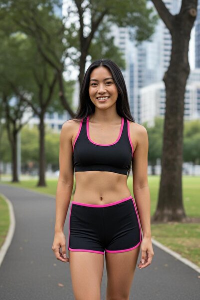 Laura Baresse طقم بيكيني رياضي من ماياتا مع شورت وبلوزة قصيرة