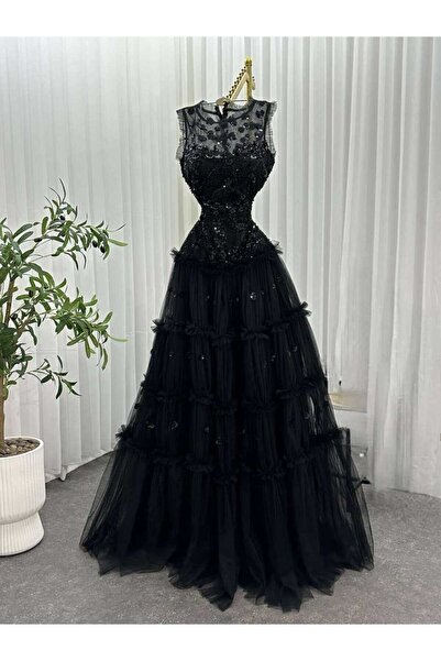 Riva The elegant black dress features a long design.