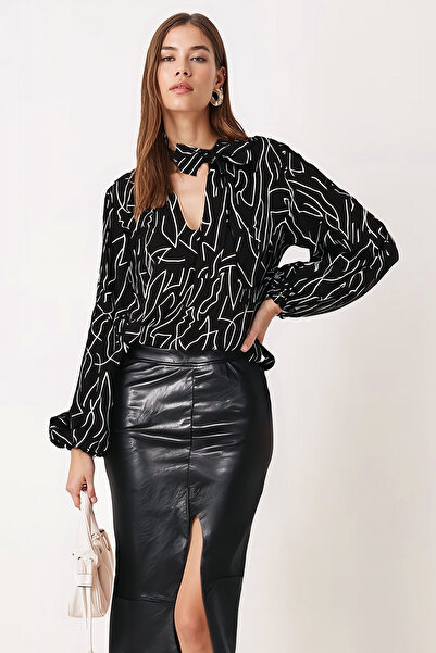 armonika Γυναικεία μπλούζα με ελαστικό μανίκι με δεμένο λαιμό σε μαύρο-λευκό ...