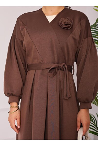 QUAWEAR V-Neck Belted Waist Pleated Rose Accessory Imported Knitted Fabric Full Length Dress