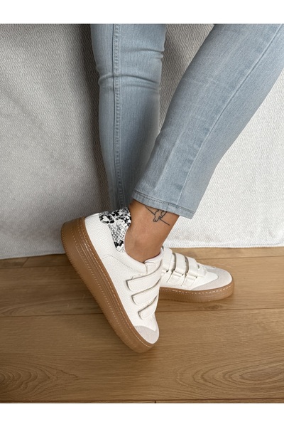 BURCU COLLECTİON Alisa Snake Pattern Heel Detailed White Sports Shoes with Rivets