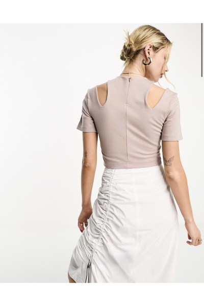 Nike Sportswear Essential Brown Short Sleeve Cut-Out Top Omuzları Pencereli Kahverengi Kadın T-shirt