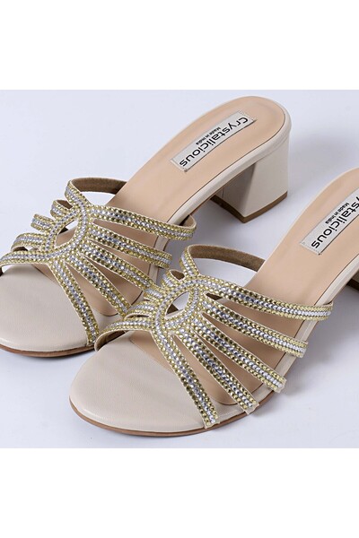 crystalicious كعب دافئ ومريح مصنوع يدويًا بواسطة حرفيين بتصميم أنيق فاخر للار...