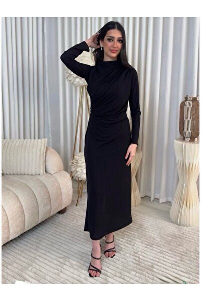 Generic Elegant dress in classic black