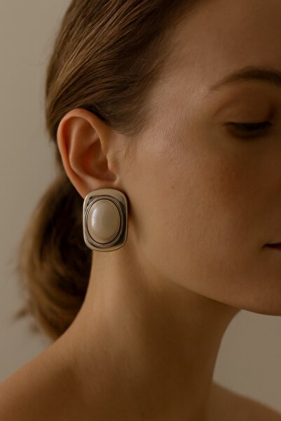 Kokoş أقراط بتفاصيل لؤلؤية من الفولاذ بلون فضي