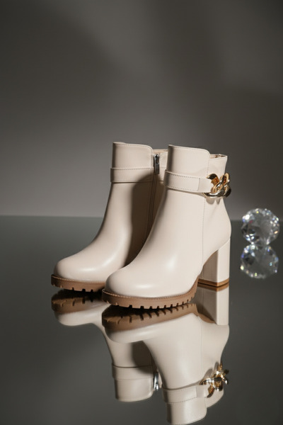 Brielfy Winter's Approach Γυναικείες μπότες με φερμουάρ με λεπτομέρεια φθινοπωρινής αλυσίδας με χρυσό χρώμα και λεπτομέρεια με φερμουάρ