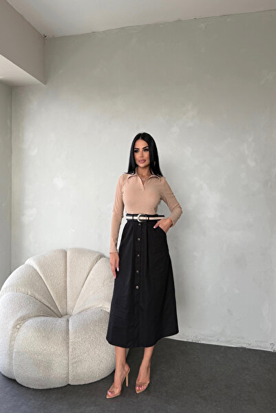 LİLA İSTANBUL Rochie din tricot cu curea, cu detaliu de nasturi la guler