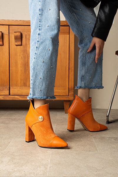 BERFONA LAYLA ОРАНЖЕВИЙ ЗАМШОВИЙ ЧОБІТ З 7-САНТИМЕТРОВИМ КАБЛУКОМ, ГУДЗИКАМИ ТА ЗАСТІБКОЮ-БЛИСКАВКОЮ