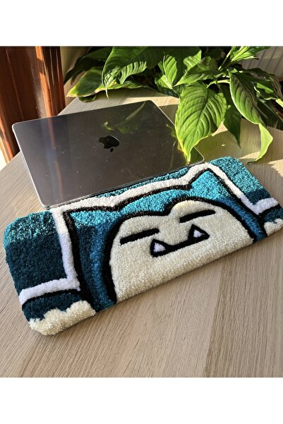 MOD10 Masaüstü Dekoratif Klavye Halısı – El Emeği Tafting Halı 45x15 cm