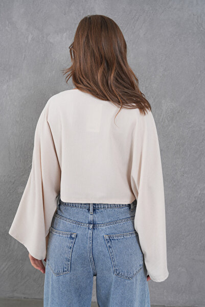 bayansepeti Κρεμ μπλούζα με φαρδύ λαιμόκοψη και λεπτομέρεια με μανίκια νυχτερίδας 13988