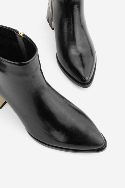 TUNAELLİ KADIN SİYAH RUGAN HAKİKİ DOĞAL DERİ 35-41 NUMARA KALIN TOPUKLU SİVRİ BURUNLU BOT & BOOTİE