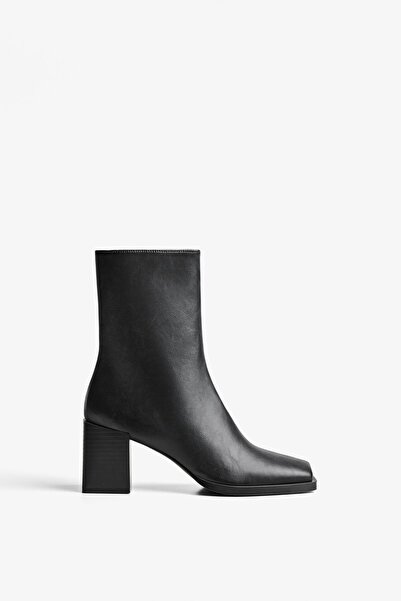 Bershka Kare burunlu topuklu bot