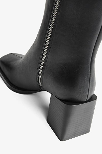 Bershka Kare burunlu topuklu bot