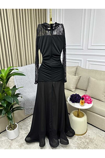 Riva Long and elegant black evening dress