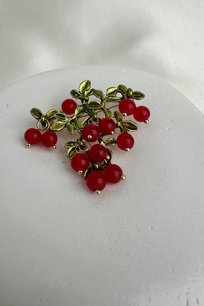 Modex Altın Rengi Yaprak Detay Kırmızı Üzüm Salkımı Broş (4cm)