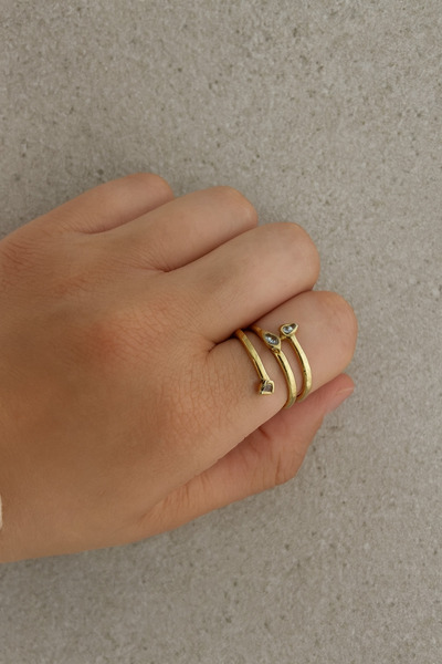 ŞEHRAZAT HANDMADE TASARIM خاتم فولاذي ملفوف بلون ذهبي مع تفاصيل حجرية