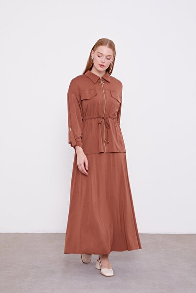 Levidor طقم تنورة بتفاصيل رباط عند الخصر باللون البني