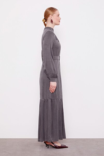 Levidor Φόρεμα Cupra με λεπτομέρεια κεντήματος στον ώμο από ανθρακί