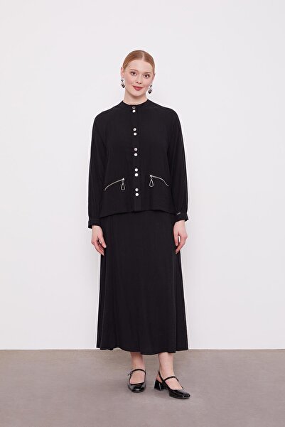 Levidor بدلة سوداء بتفاصيل زر مزدوج مع تنورة