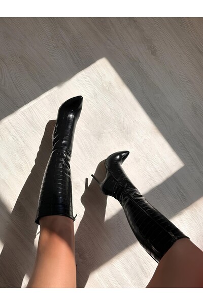 Favi Ayakkabı Siyah Rugan Kroko Desenli İnce Topuklu Şık Çizme