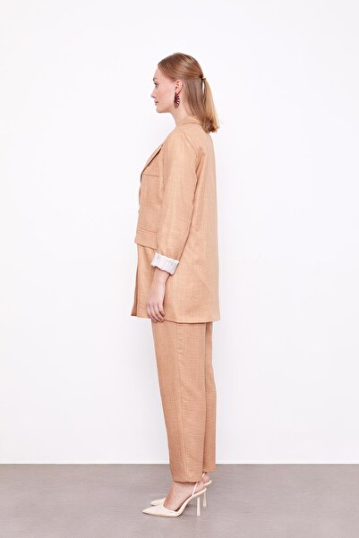 Levidor Camel Kendinden Desenli Çıtçıt Kapamalı Ceket Takım
