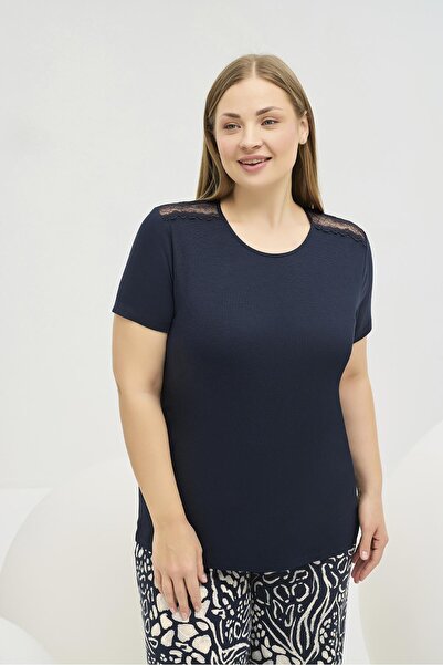 Sevim Women's Plus Size Navy Blue Lace Detailed Crew Neck Short Sleeve Capri Pajama Set C0T2N761