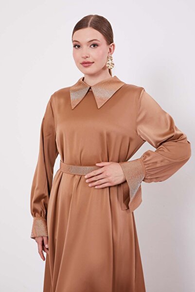 Levidor Σατέν Φόρεμα με Λεπτομέρεια από Πέτρα Βιζόν