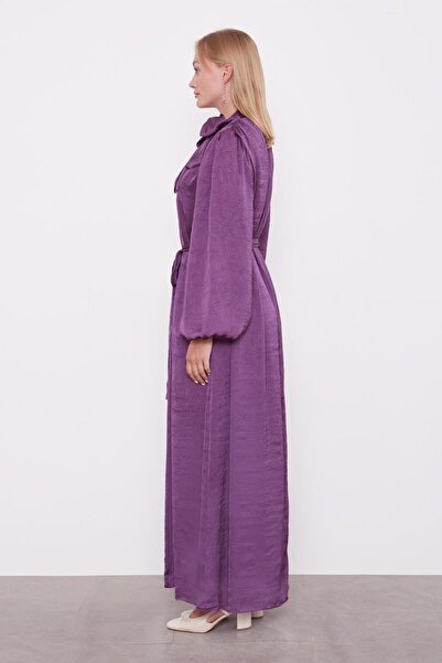 Levidor Mürdüm Kuşak Detaylı Saten Kraş Elbise