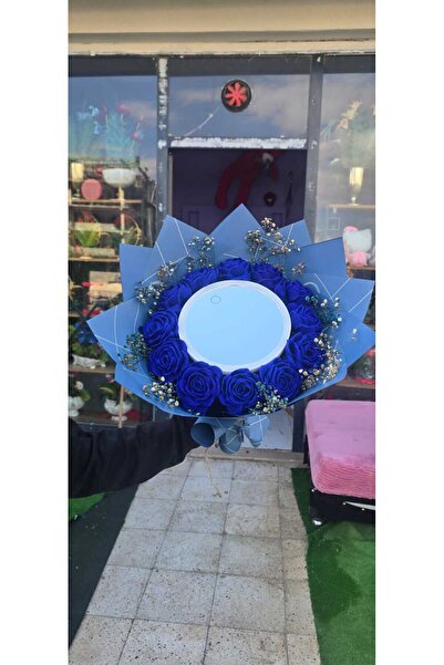 Aynalı Gümüş Paketli Mavi Gül & Cipso Aranjmanı – Modern ve Zarif Buket Modeli