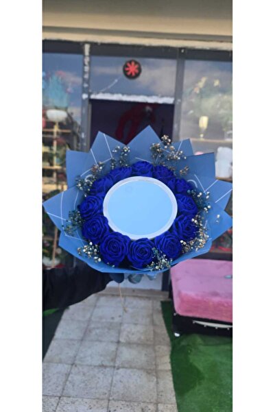 Aynalı Gümüş Paketli Mavi Gül & Cipso Aranjmanı – Modern ve Zarif Buket Modeli